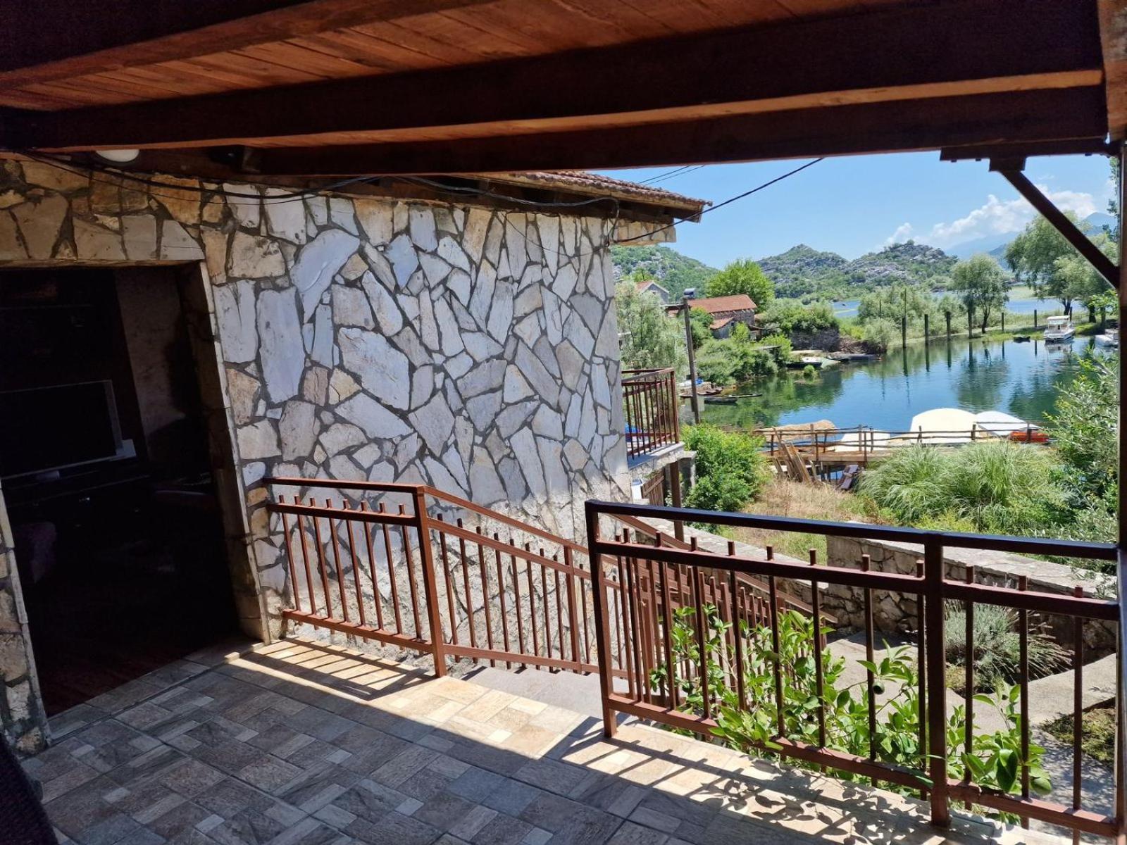 Lakeside Oasis Home Karuc エクステリア 写真