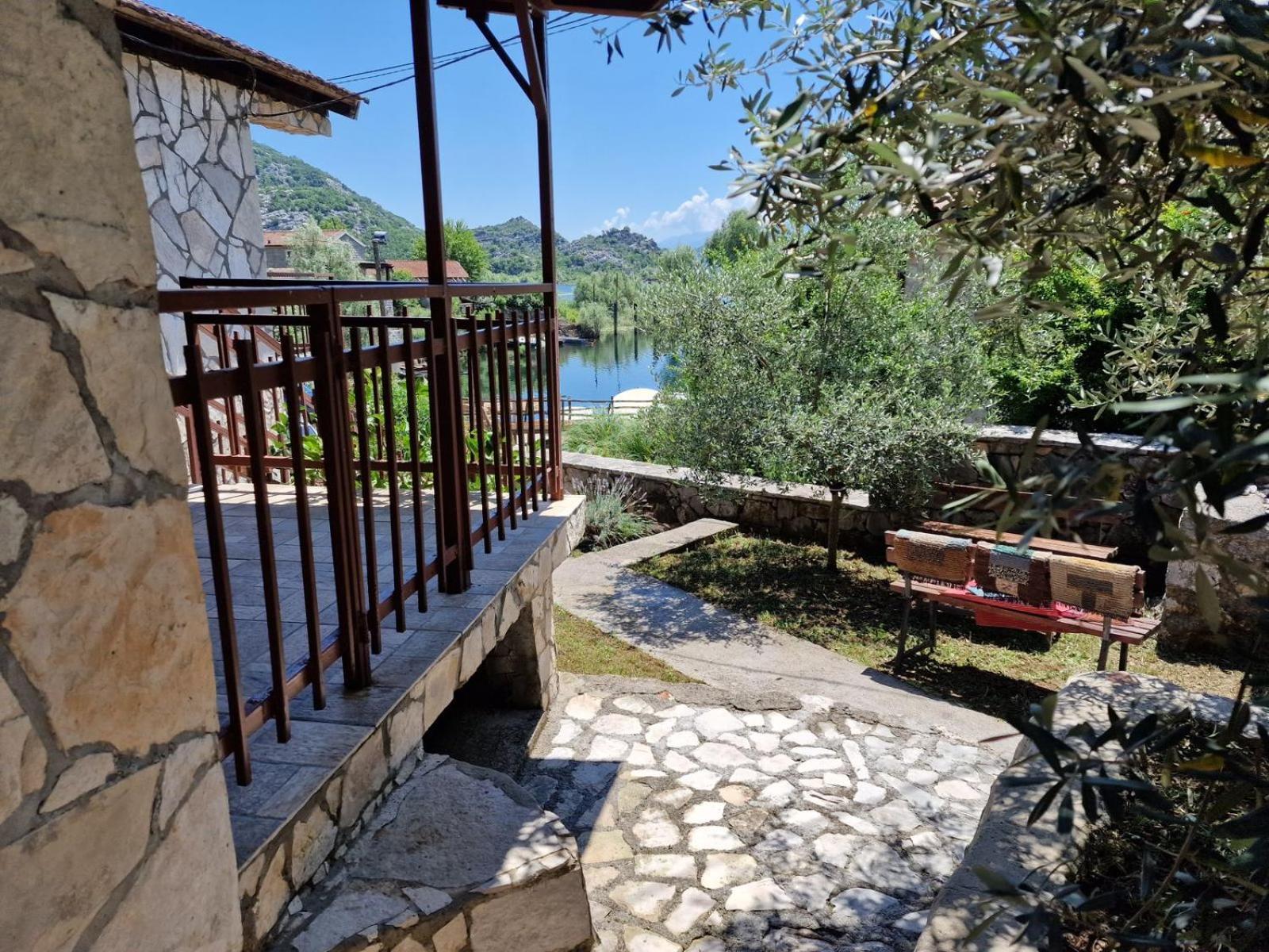 Lakeside Oasis Home Karuc エクステリア 写真
